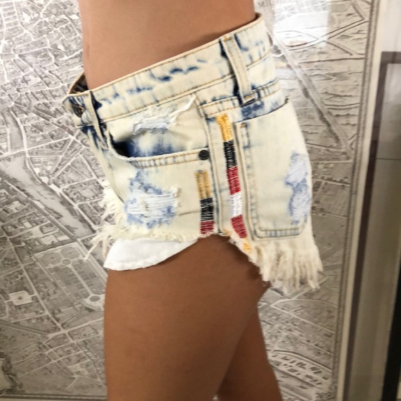 New Carmar LA rigid denim mid rise shorts sz 24